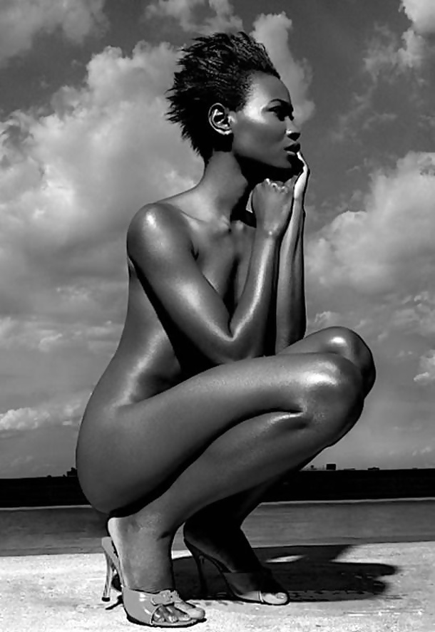 Nude Black and white photos for your pleasure - Picture 11