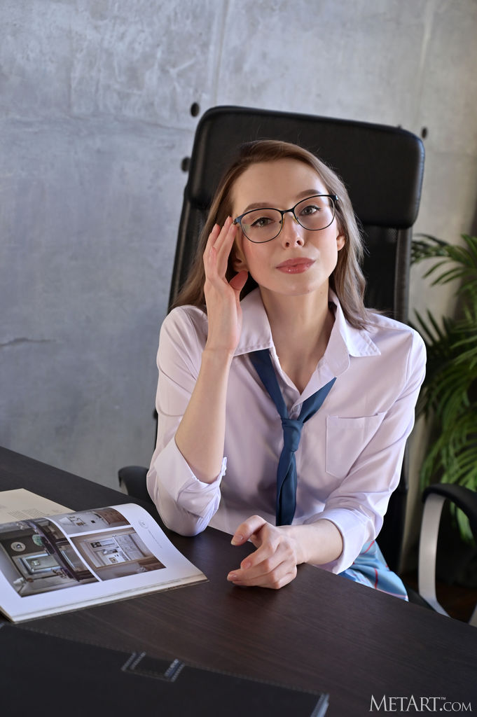 Tora Reeves In Desk Job - Picture 01