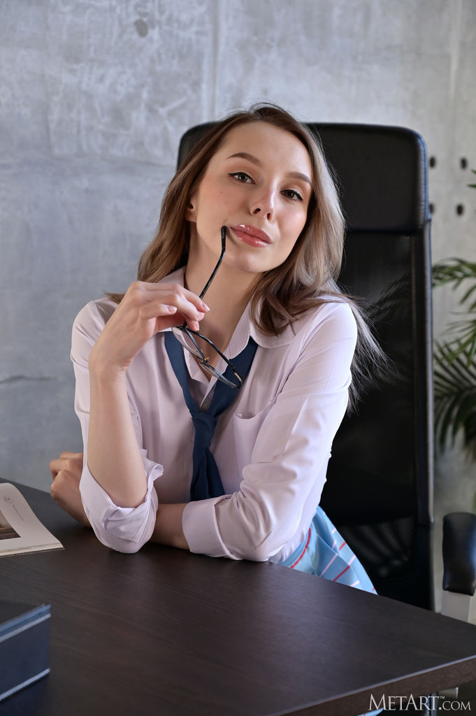Tora Reeves In Desk Job - Picture 02