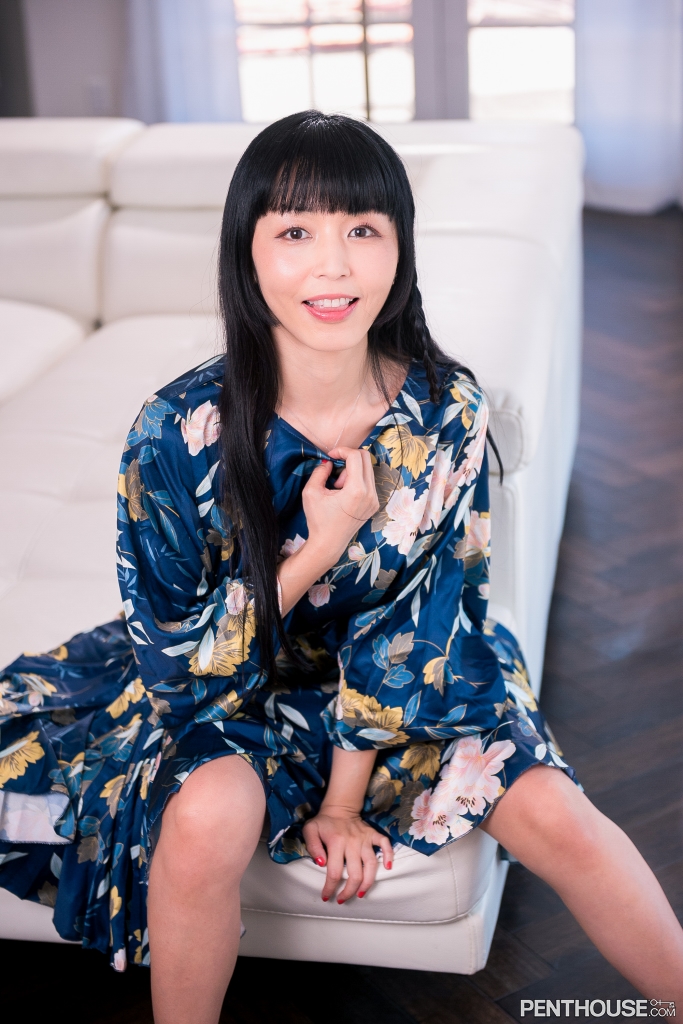 Marica Hase Stripping - Picture 04