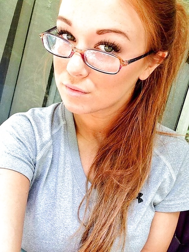 Sexy freckled redheads making selfies - Picture 03