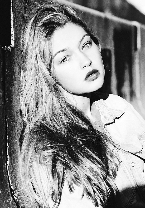 Gigi Hadid in black & white - Picture 03