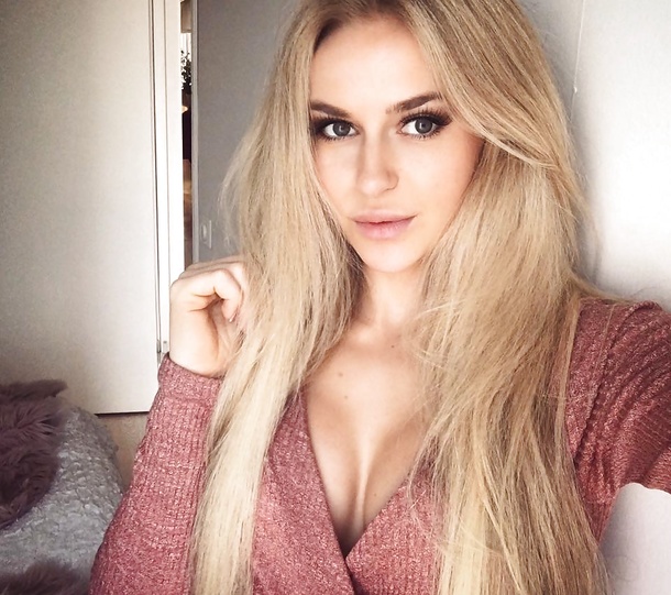 Anna Nystrom with bubble butt - Picture 01
