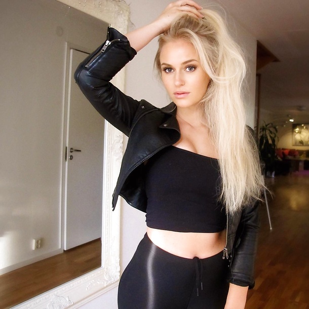 Near Nude Anna Nystrom Pics - Picture 04