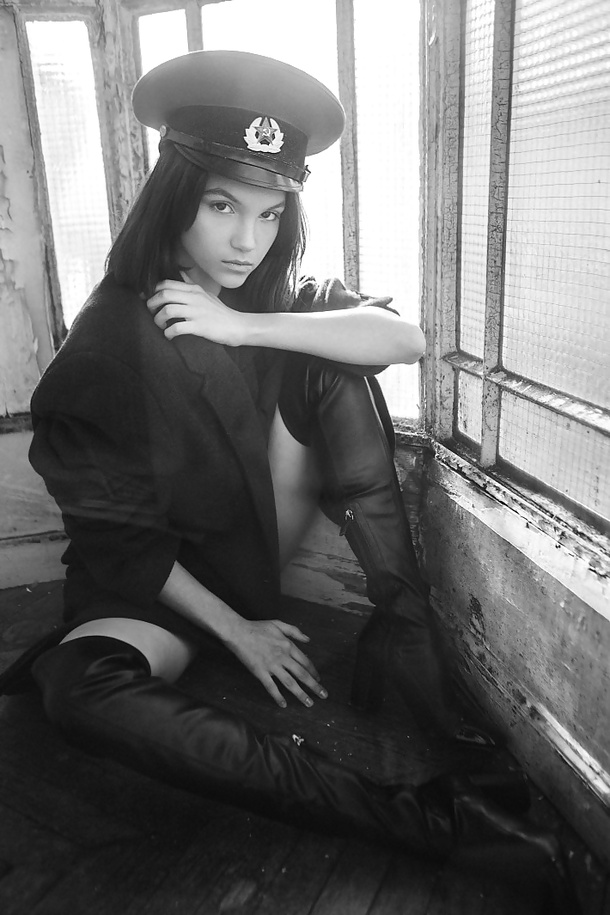 High fashion model Maria Demina - Picture 04