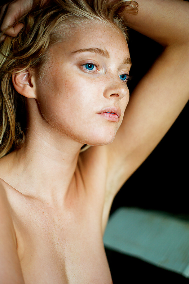 Supermodel Elsa Hosk posing totally NAKED! - Picture 04