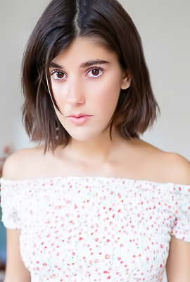 Ana Maria Gorgeous Brunette Is Fully Nude