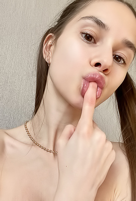 Leona Mia Amateur Nude Selfies