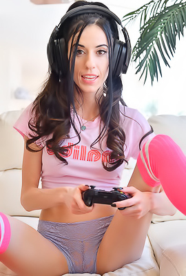 Gamer Girl FTV Amber Masturbate Her Pussy