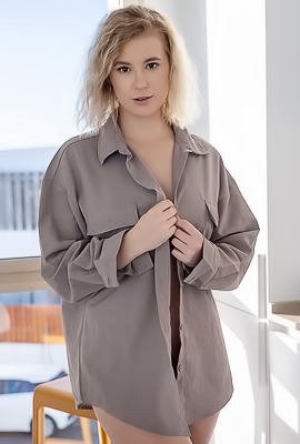 Casey Fingering Pussy In The Morning