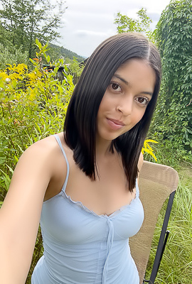 Gia Rosse Fingering Her Hungry Pussy