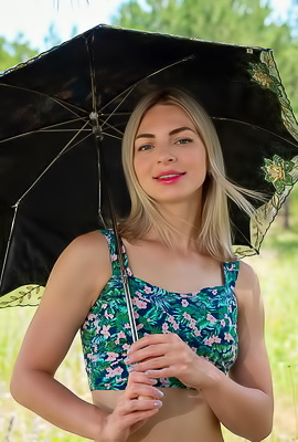 Roxy Offering A Teasing Glimpse Of Her Luscious Booty In Bun-hugging Lace Panties