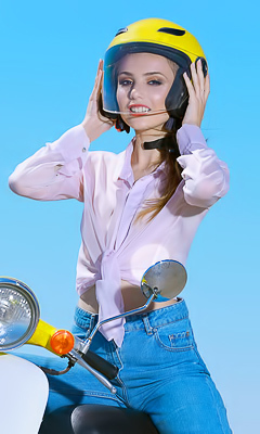 Elle Tan Carefree Brunette Is Soon Naked In The Sunshine