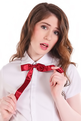 Hot Pearl Getting Naked And Spreads Her Legs