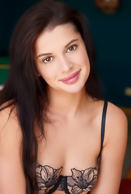 Asandra Dewy Invites You To Admire Every Delightful Detail Of Her Beautiful Body