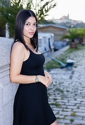 Gia Rosse Strips And Plays With Pussy